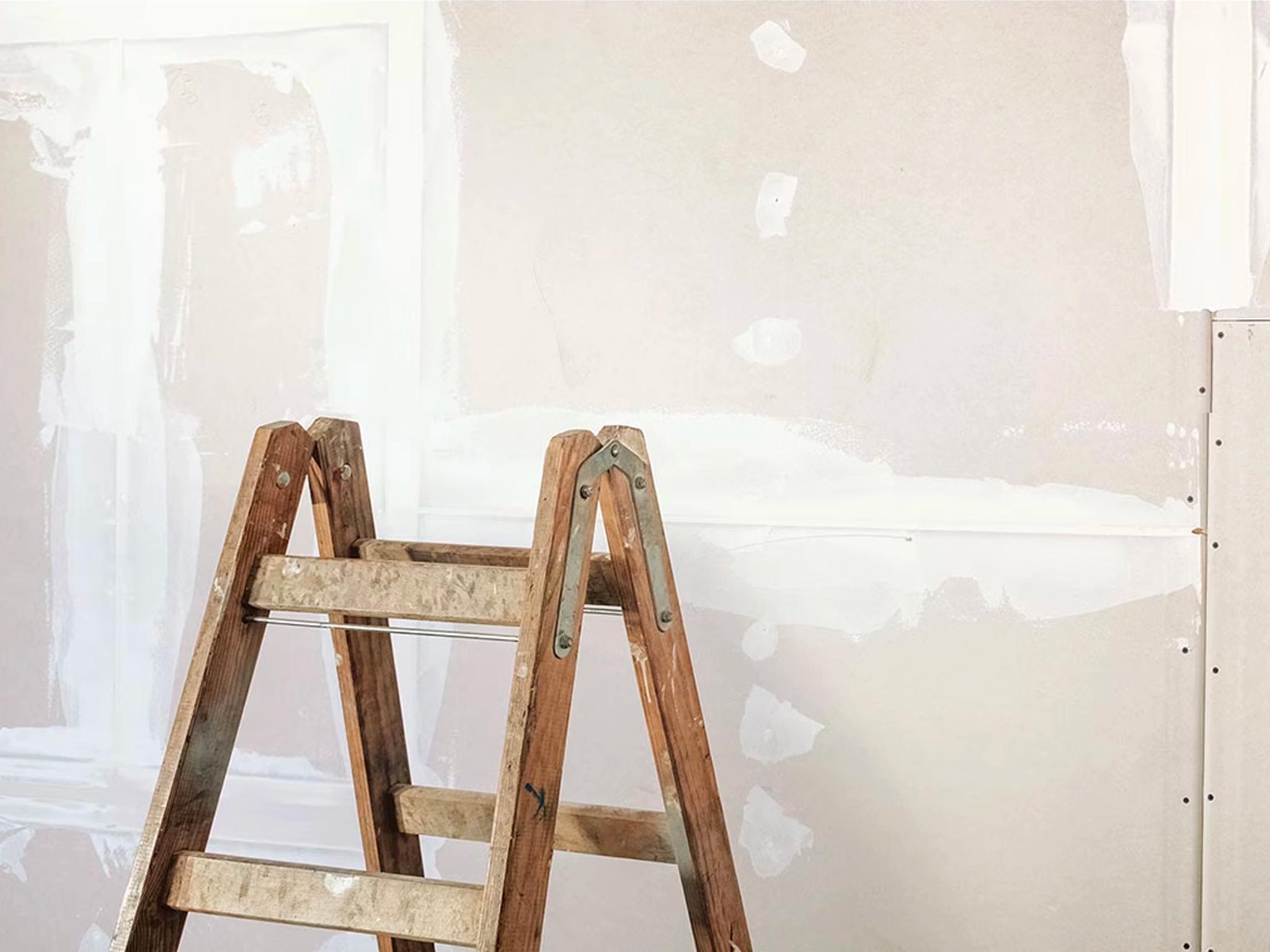 Polycell are a leading brand in wall repair and preparation products.