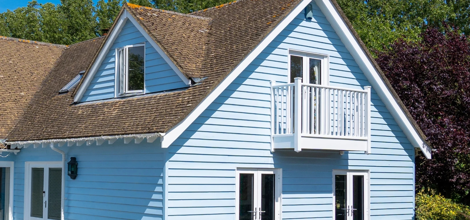 Part of the Crown Paints family and providing finishes for a comprehensive range of wood related tasks.